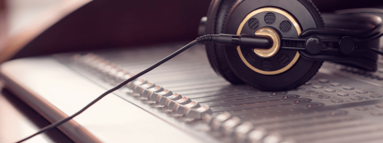 5 podcasts to which PR pros need to subscribe