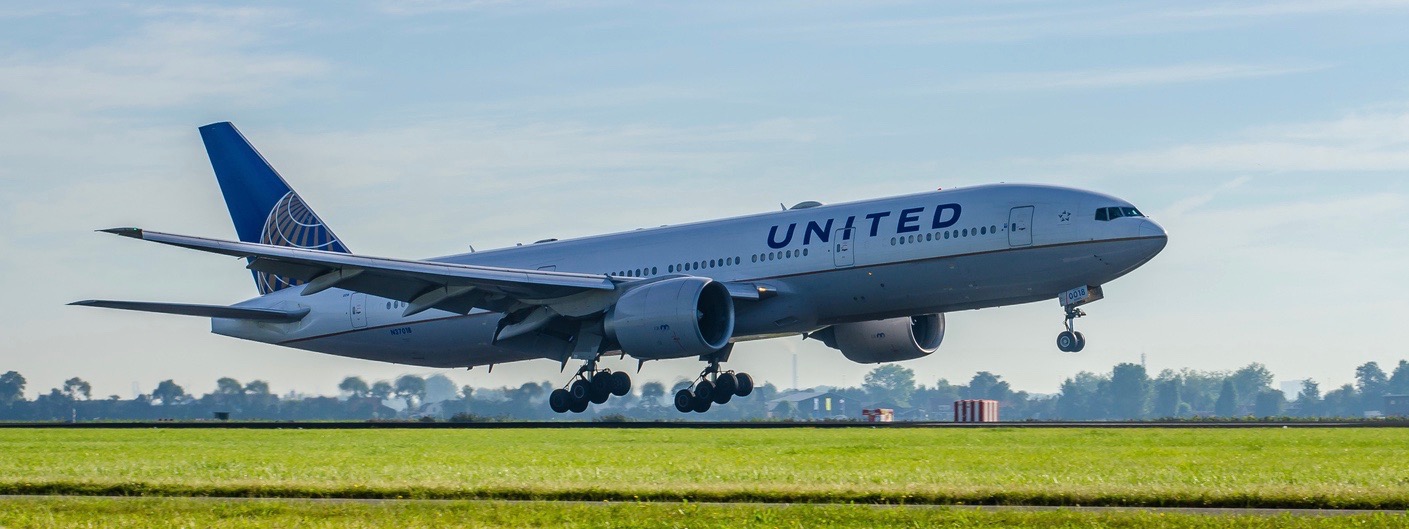 Boeing 777 of United Airlines landing at Schiphol